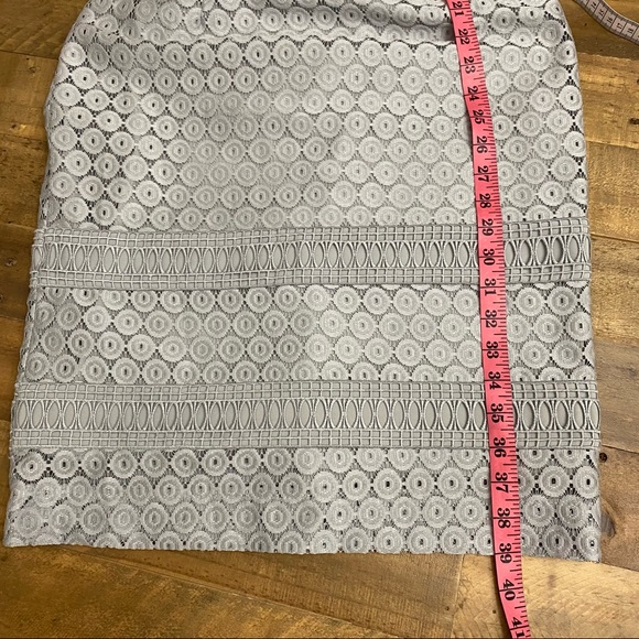 Antonio Melani Grey Eyelet lace overlay mid length sleeveless dress Size 2 - Picture 14 of 16